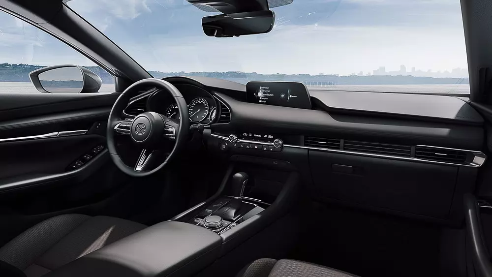 Салон новой &laquo;тройки&raquo;