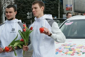 В Краснодаре состоялся праздничный «Цветочный патруль» &copy;&nbsp;Фото Евгения Мельченко, Юга.ру