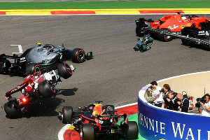 Столкновение Ферстаппена и Райкконена © Фото LAT Images