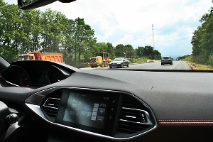 Peugeot 308 GT Line у скалы "Парус" &copy;&nbsp;Фото ЮГА.ру