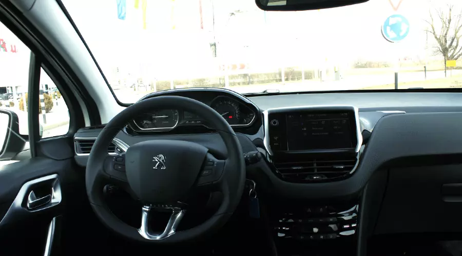 Peugeot 2008. Компактный французский "Львенок" &copy;&nbsp;Фото ЮГА.ру