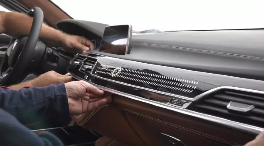 BMW Group представляет специальные версии нового BMW 7 серии © Фото ЮГА.ру BMW Group представляет специальные версии нового BMW 7 серии © Фото ЮГА.ру