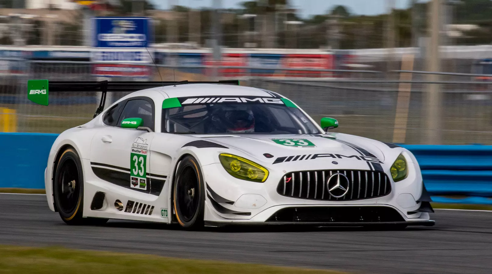 Гоночный Mercedes-Benz AMG GT3 2016 года © Фото Mercedes history Гоночный Mercedes-Benz AMG GT3 2016 года