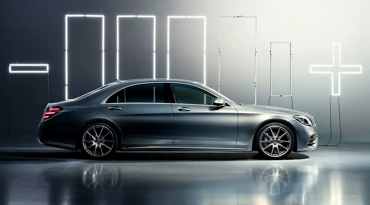 S-Class сегодня стартует с отметки в 6&nbsp;млн 720&nbsp;тыс. рублей за удлиненный S 450
