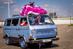 Автопробег хиппи-автомобилей "Пробусовка-2014" &copy;&nbsp;Фото ЮГА.ру