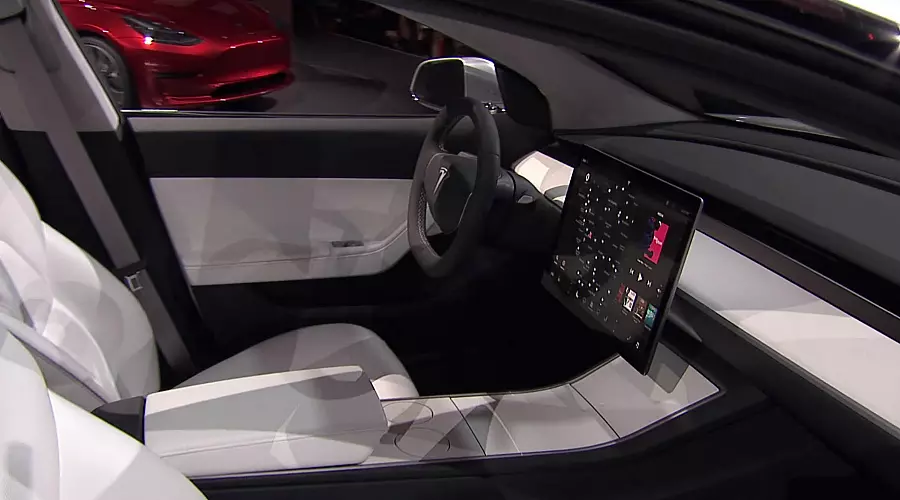 Салон Tesla Model 3