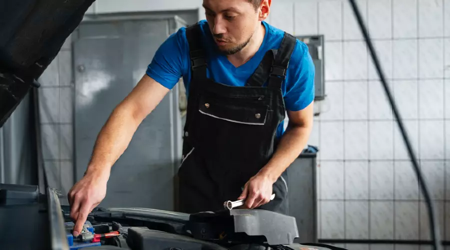 аккумулятор ремонт СТО &copy;&nbsp;Изображение сгенерировано нейросетью Gigachat