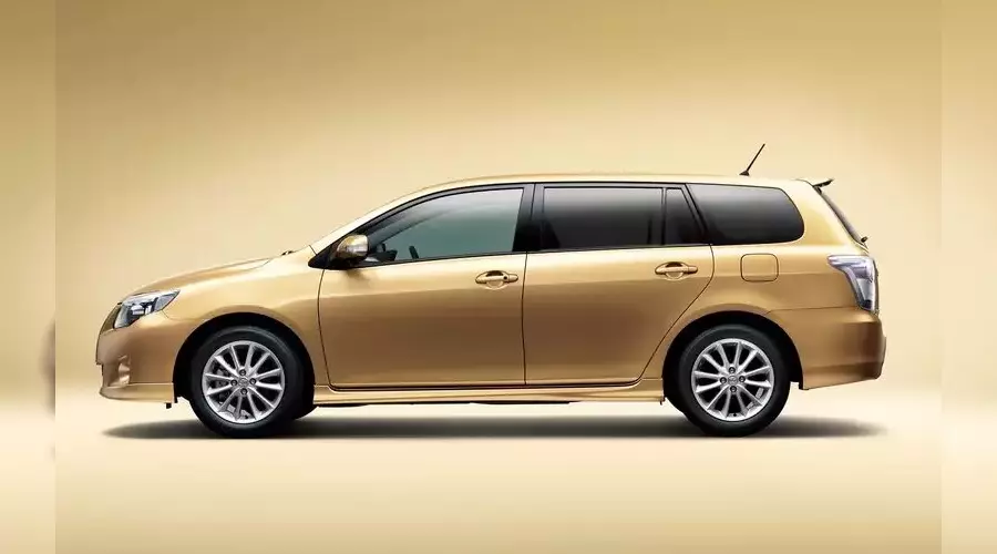 Toyota Corolla Fielder &copy;&nbsp;Toyota