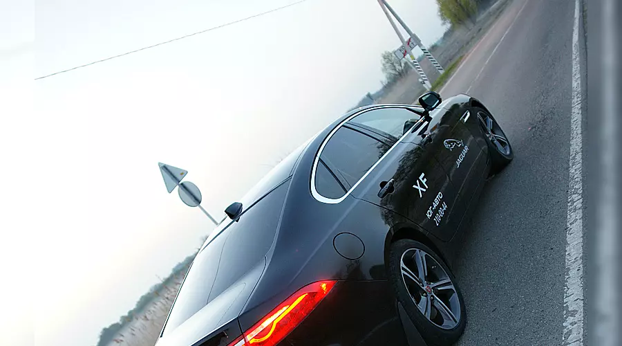 Тест-драйв нового Jaguar XF 2016 модельного года © Фото ЮГА.ру Тест-драйв нового Jaguar XF 2016 модельного года © Фото ЮГА.ру