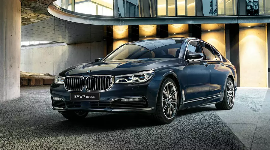 Новый седан 7-Series, стоимость которого сейчас начинается от 4&nbsp;млн 540&nbsp;тыс. рублей за версию 730i